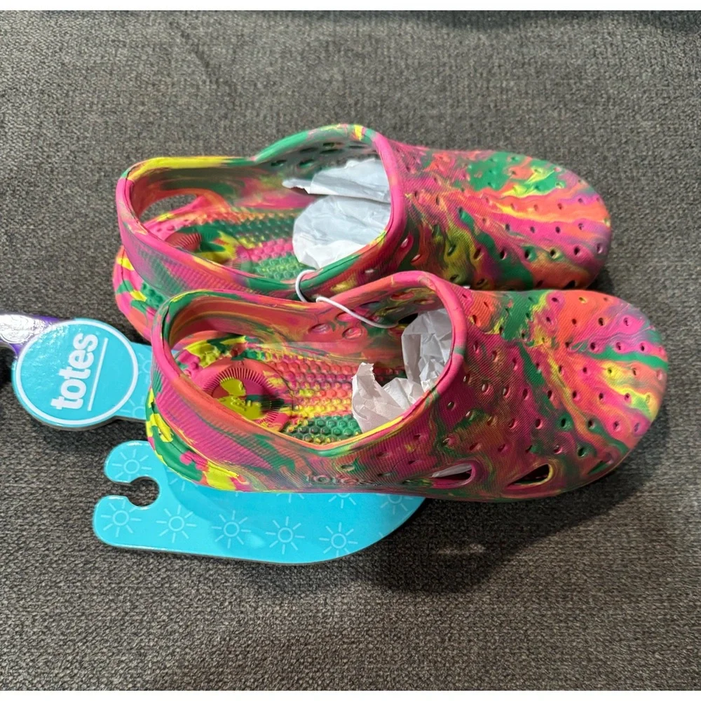 TOTES Splash and play kids clogs size 11-12